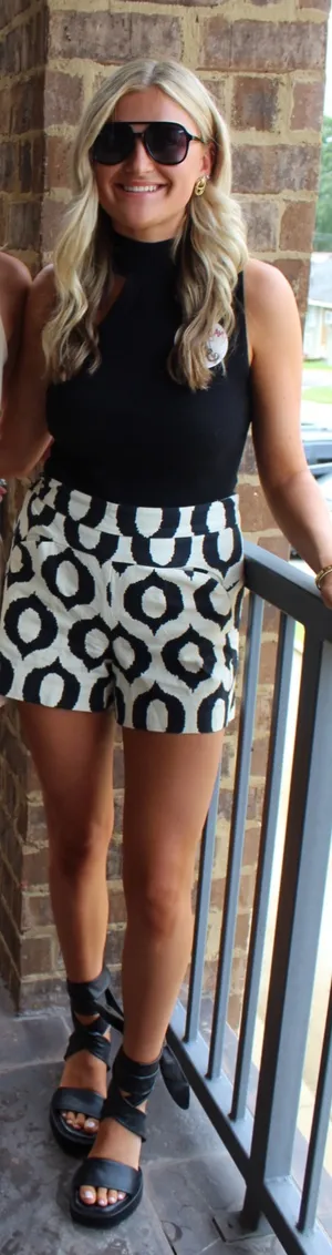 Black And White Shorts Size 8 thumbnail 1
