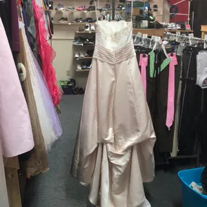 Size 6 Davids Bridal A-line Wedding Gown thumbnail 8