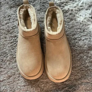 NWOT Ugg plush platform boots size‎ 8 thumbnail 2