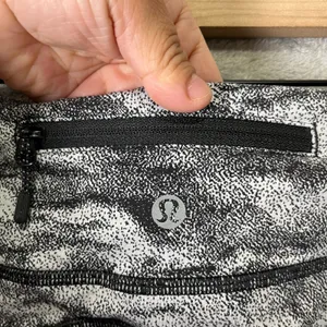 Lululemon Speed Tight V Power Luxtreme Hazy Days Black White Medium Rise‎ Size 8 thumbnail 5