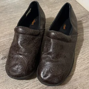 SafeT Step Slip Resistant Work Clogs | Embossed Brown Slip-On Shoes | Sz 5.5 thumbnail 3