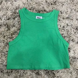 Princess Polly Green Cropped Tank - Size 12 thumbnail 1