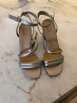 Naturalizer Rizzo gold heels thumbnail 2