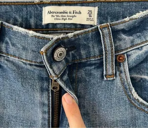 Abercrombie & Fitch The 90s Slim Straight Ultra High Rise Jeans 0/25 thumbnail 4