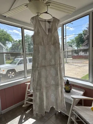 Premier Amour White Lace dress thumbnail 4