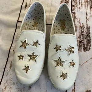 BRASH GOLD STAR‎ WHITE SLIP ONS thumbnail 2