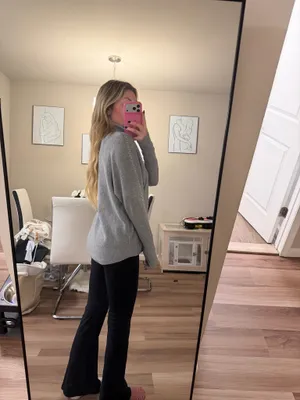 Jennifer Lopez Sweater thumbnail 3