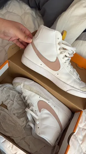 Nike Women’s Blazer Mid 77 thumbnail 2