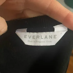 Everlane Black Crewneck 100% Wool Lightweight Sweater Minimalist‎ Workwear sz S thumbnail 4