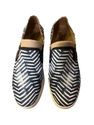 OluKai Pehuea Pa‘i Slip-On Sneakers Womens 9 Blue White Chevron Shibori Used thumbnail 3