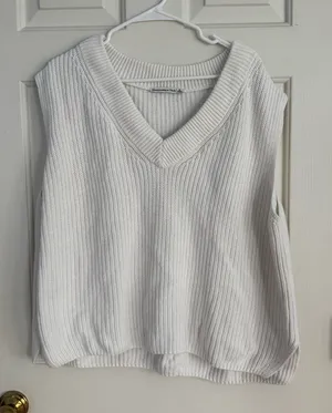 Abercrombie sweater vest thumbnail 1
