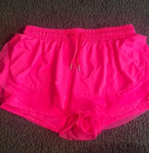 Pink Shorts Size L thumbnail 1