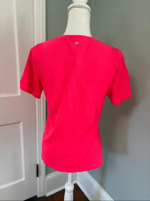 Fabletics Classic Crewneck Short-Sleeve Tee in Hot Pink Size Medium‎ thumbnail 3