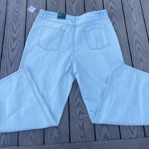 NWT Wild fable High-Rise 90s Relaxed Straight Jeans Size 16/30” inseam ripped thumbnail 3