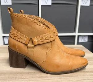 Frye & Co Palma Women's Tan Ankle Chelsea Boots thumbnail 1