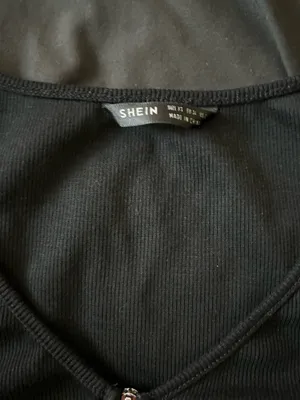 Zip up cropped cute SHEIN shirt  thumbnail 4