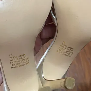 Off White Satin Strappy Jeweled Heels Size 7 thumbnail 13
