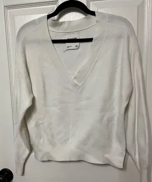Abercrombie & Fitch v neck white sweater oversized size XS‎ thumbnail 1