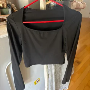 Black long sleeve crop top square neck Size M thumbnail 1