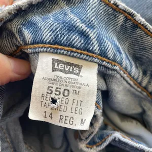 True vintage Levi’s 550s 90s vintage levis denim light wash relaxed fit tapered thumbnail 2
