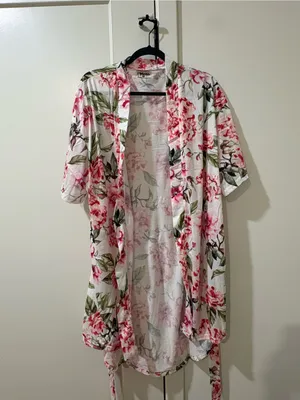 Show me Your MuMu Brie Robe Pink Floral Robe thumbnail 2