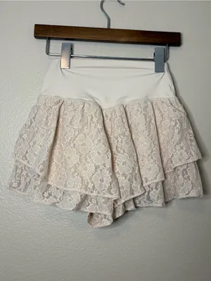 Aerie real me cake batter flowy skort shorts lace summer small summer casual thumbnail 4