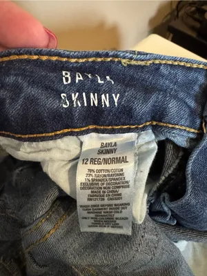 Distressed Skinny Jeans – Aeropostale – Size 12 thumbnail 4