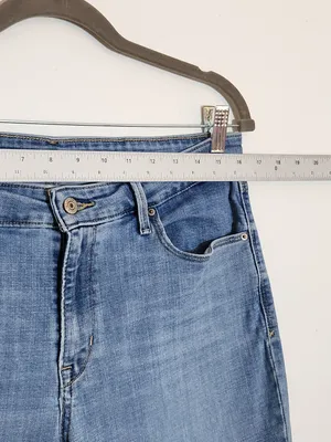 Levi’s Light Wash Mid-Rise Skinny Jeans Size 14 thumbnail 6
