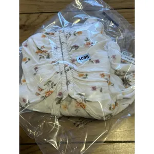American Eagle Shirt Womens Medium White Short Sleeve V Neck Hook & Eye‎ Closure thumbnail 11