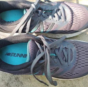 New Balance 840 V4 Women's Running Shoe Size 8 Gray And Teal Good Condition thumbnail 3