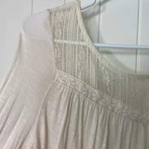 EUC women’s cream lace embroidered‎ neck cutout back long sleeve lightweight top thumbnail 3