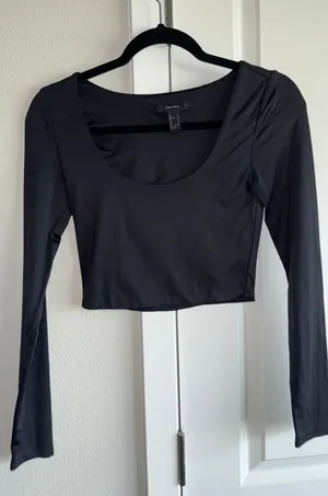 Forever 21 Black Crop Top Long Sleeve Shirt thumbnail 1