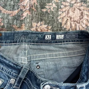 Vintage Miss Me Denim Capri Jeans 32 Angel Wing Embroidered Pockets Y2K Mcbling thumbnail 5