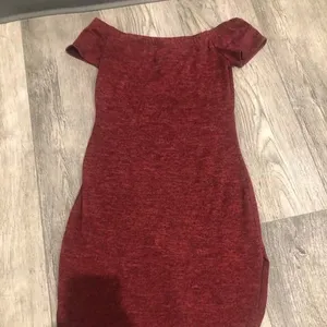 UK2LA Womens Medium Maroon Sweater Dress/ Shirt Off‎ The Shoulder Short Sleeves thumbnail 3