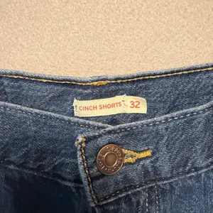 Levi's Cinch Shorts Denim Jean Shorts Blue High Rise 100% Cotton Women Size 32 thumbnail 2