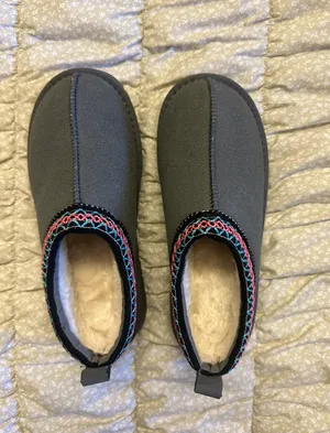 Amazon Gray Slippers thumbnail 2
