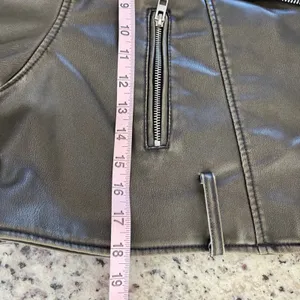 Zara Moto Jacket Women Small Olive Green Edgy Cropped Faux Leather Biker Coat thumbnail 9