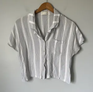 Wilfred Free Button Up Crop Blouse Top Light Blue White Stripes Size Small thumbnail 1