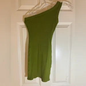 Urban Outfitters Ribbed Olive Green One‎ Shoulder Dress, Size XS thumbnail 3