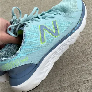 New Balance 690 Running Aqua Sneakers size 9 thumbnail 4
