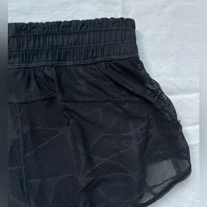 EUC Lululemon Black City Sky Run By Short w/ Luxtreme Liner + Pockets, Size 2 thumbnail 8