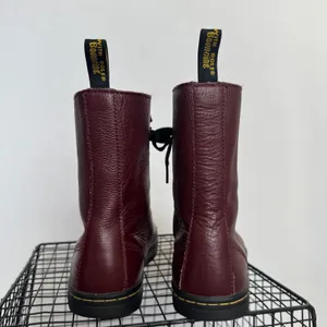 Dr. Martens Stratford Oxblood Leather Floral 9-Eye Combat Boots Women’s 8 thumbnail 9
