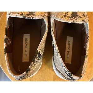 Steve Madden Womens Safary Fabric Faux Snakeskin Rubber Sole Slip Ons 9.5 thumbnail 5
