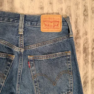 Levis Ribcage Straight Ankle Jeans‎ 26 Distressed High Rise Med Wash Button Fly thumbnail 9