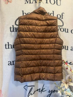 UniQlo Ultra Light Down Vest Women’s Medium Packable Full Zip Puffer [COPY] thumbnail 3