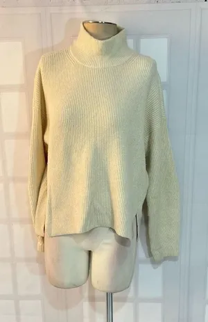 Abercrombie & Fitch Ivory Funnel Neck Ribbed Knit Pullover Sweater Size Medium thumbnail 1