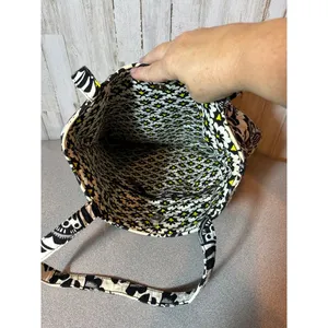 Vera Bradley Curvy Tote in Fanfare - Retired Pattern Like New‎ thumbnail 3