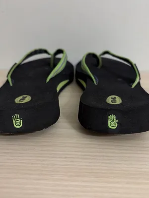 Teva women’s black/green flip flops size 6 thumbnail 6