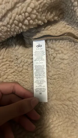 ALO faux shearling snowfall cropped Jacket in limited Woodland Tan thumbnail 8