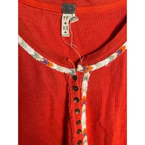 XS‎ Free People We The Free Red Waffle Knit Henley Embroidered Thermal Top thumbnail 2